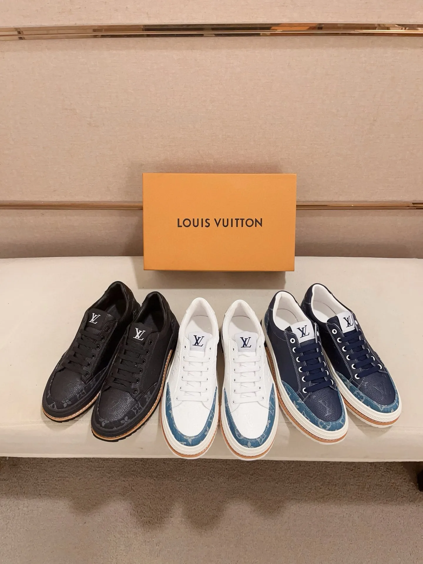 Men's shoes💰 400💰Louis Vuitton (Louis Vuitton/LV) top 🔍🔍 new models are on sale at the same time, the upper 🇮🇹 imported first-layer cowhide from Italy, fully imported sheepskin lining 💪💪, completely 1⃣️ to 1 ⃣️Re-engraved🇮🇹💪💪, ⚠Sole: The original sole is specially provided by the original factory, the exclusive movable molded sole is super comfortable, ⚠The original factory follows the order, 🔍🔍high quality, you can enter and exit the counter at will, welcome to compare⚠. Code number: 38-44. Can be customized for 45 non-refundable!